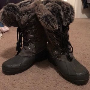 Khombu Arctic faux fur boots 👢